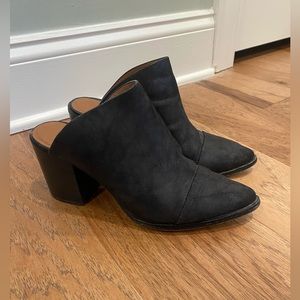 REPORT - Women’s Size 6.5 Tisha Black Mule Heel Booties